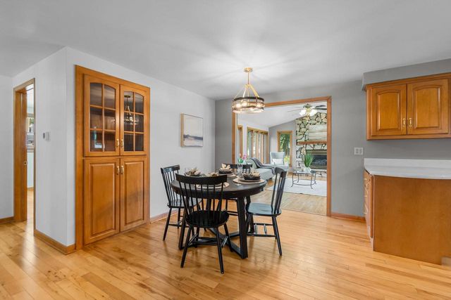 2027 HILLVIEW DRIVE, Green Bay, WI 54302