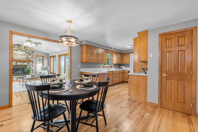 2027 HILLVIEW DRIVE, Green Bay, WI 54302