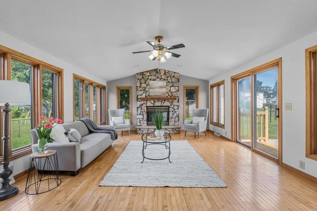 2027 HILLVIEW DRIVE, Green Bay, WI 54302