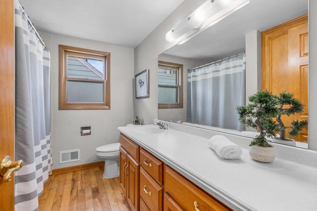 2027 HILLVIEW DRIVE, Green Bay, WI 54302