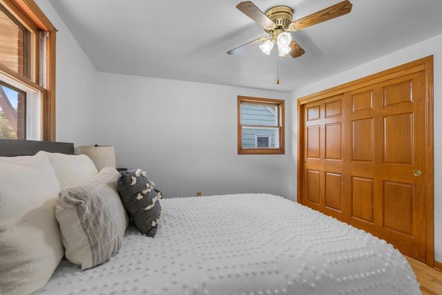 2027 HILLVIEW DRIVE, Green Bay, WI 54302
