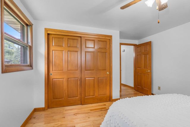 2027 HILLVIEW DRIVE, Green Bay, WI 54302