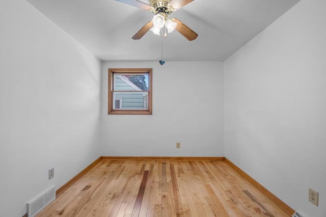 2027 HILLVIEW DRIVE, Green Bay, WI 54302