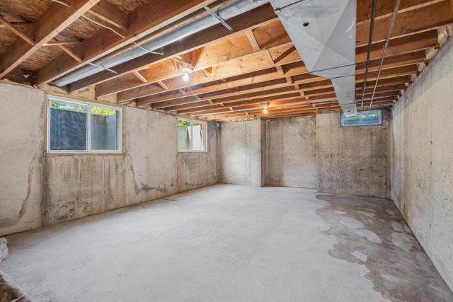 2027 HILLVIEW DRIVE, Green Bay, WI 54302