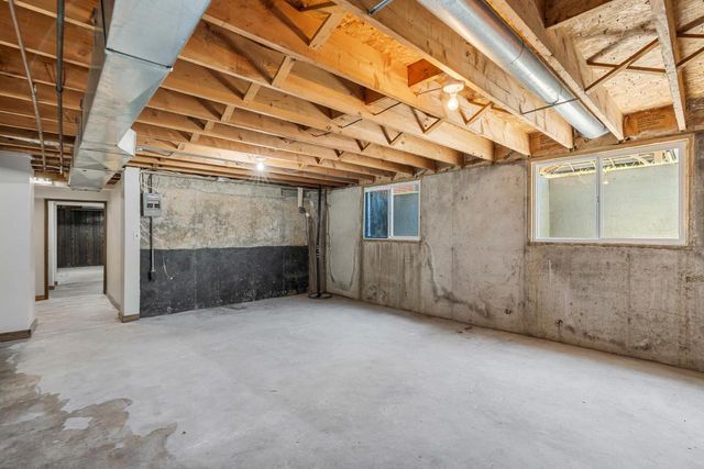 2027 HILLVIEW DRIVE, Green Bay, WI 54302