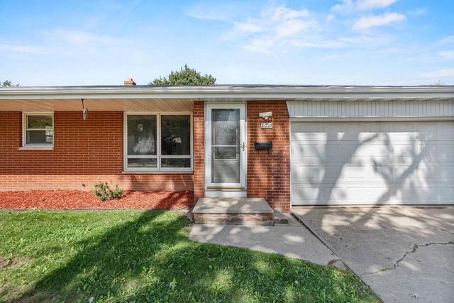 2027 HILLVIEW DRIVE, Green Bay, WI 54302