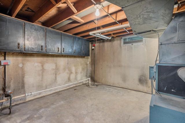 2027 HILLVIEW DRIVE, Green Bay, WI 54302