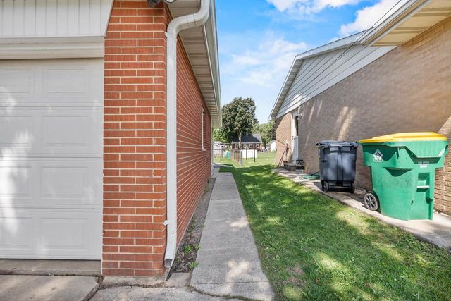 2027 HILLVIEW DRIVE, Green Bay, WI 54302