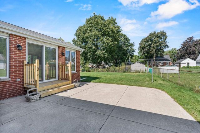 2027 HILLVIEW DRIVE, Green Bay, WI 54302