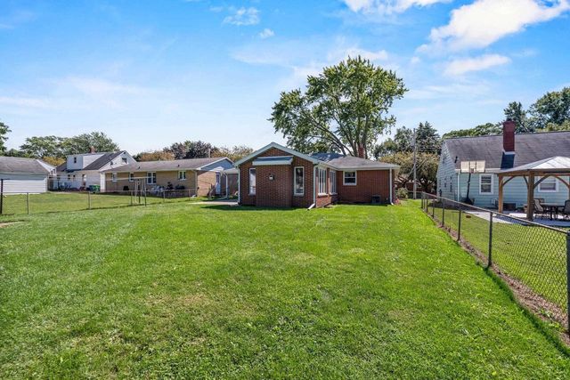 2027 HILLVIEW DRIVE, Green Bay, WI 54302