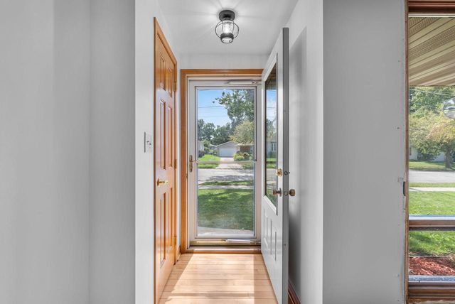 2027 HILLVIEW DRIVE, Green Bay, WI 54302