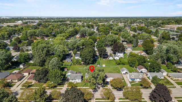 2027 HILLVIEW DRIVE, Green Bay, WI 54302