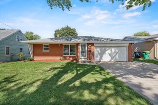 2027 HILLVIEW DRIVE, Green Bay, WI 54302