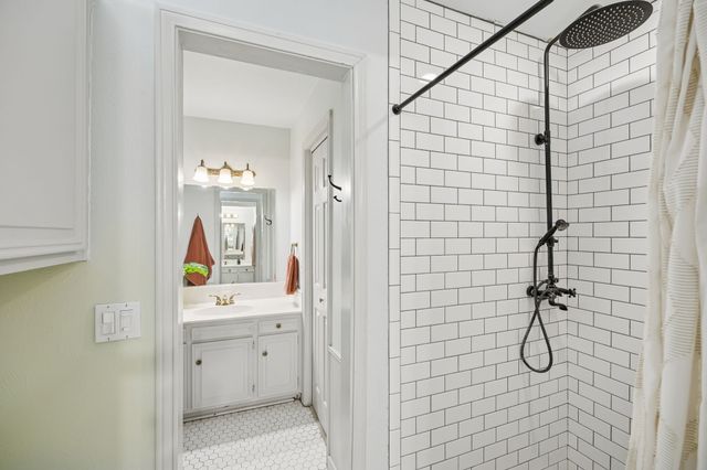 2704 Hunters Creek Drive, Plano, TX 75075