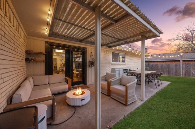 2704 Hunters Creek Drive, Plano, TX 75075