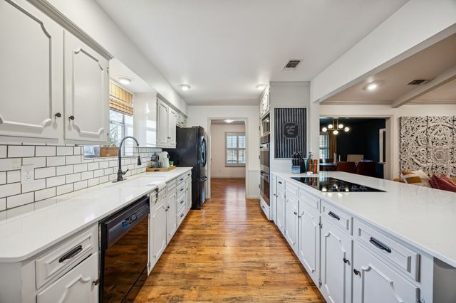 2704 Hunters Creek Drive, Plano, TX 75075