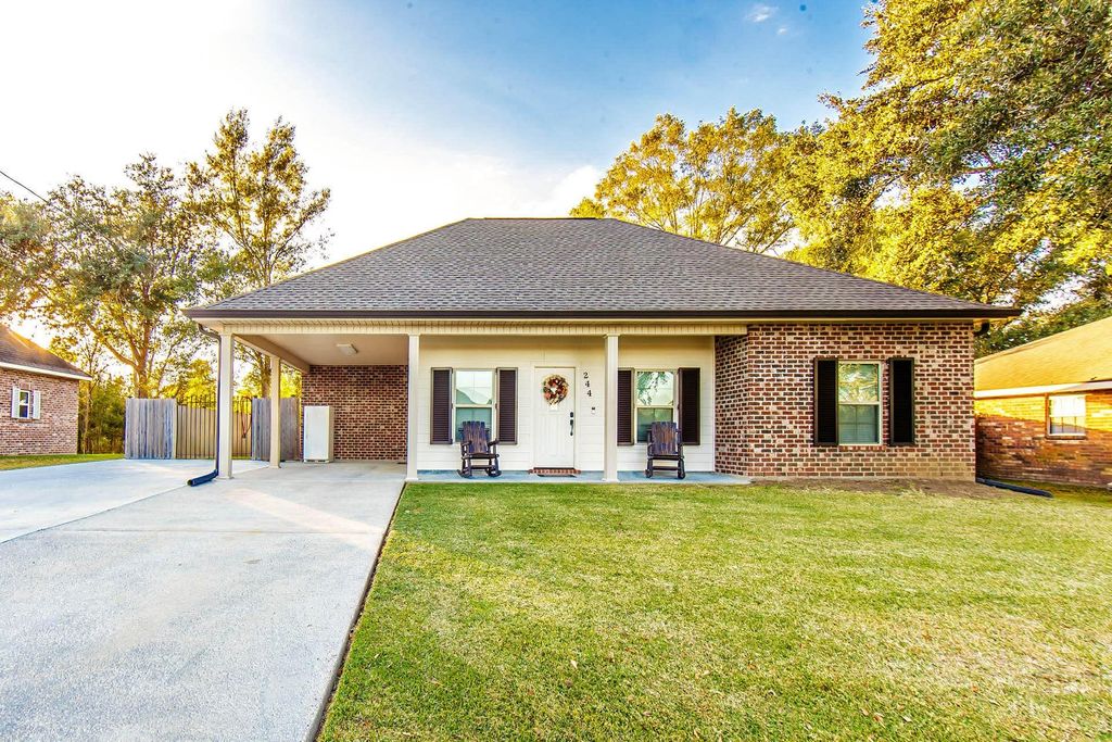 244 Bayou Vista Drive, Thibodaux, LA 70301