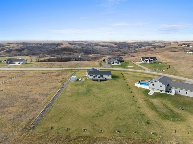 3517 GRAYSON DR, Burlington, ND 58722
