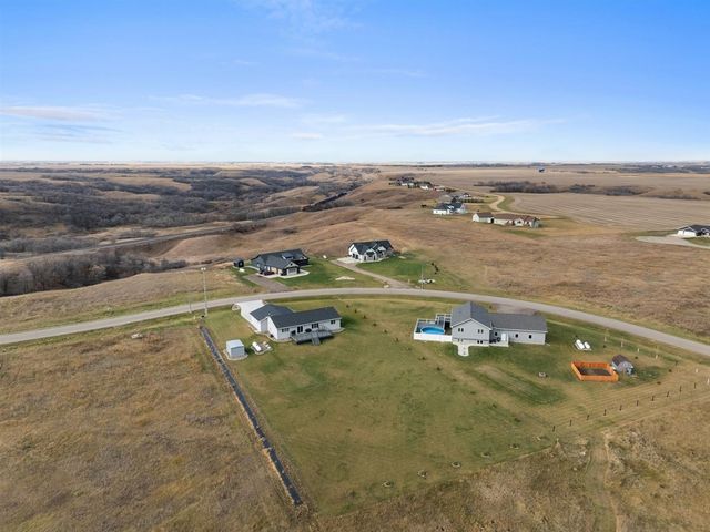 3517 GRAYSON DR, Burlington, ND 58722