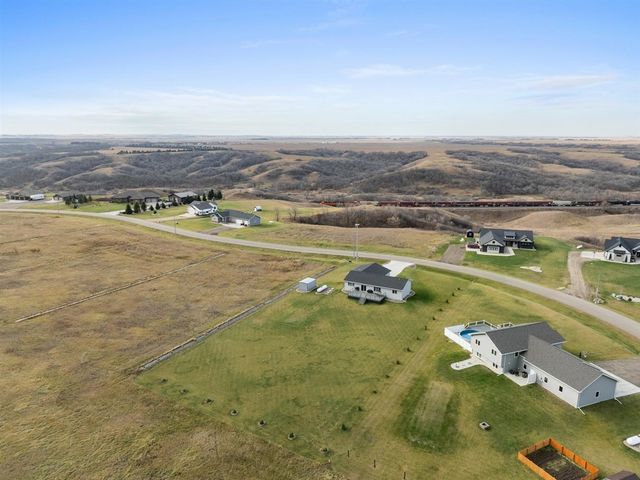 3517 GRAYSON DR, Burlington, ND 58722