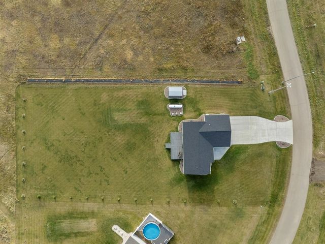 3517 GRAYSON DR, Burlington, ND 58722