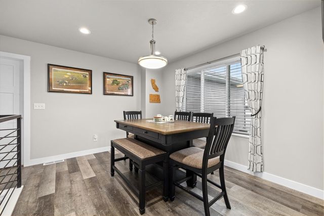 3517 GRAYSON DR, Burlington, ND 58722