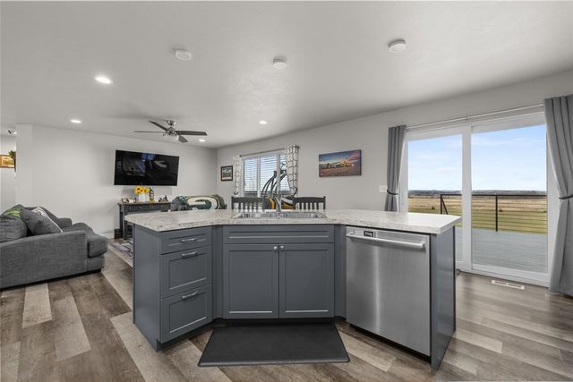 3517 GRAYSON DR, Burlington, ND 58722