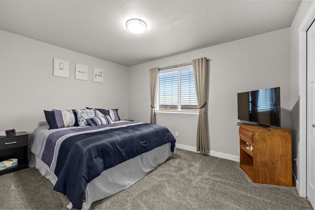 3517 GRAYSON DR, Burlington, ND 58722