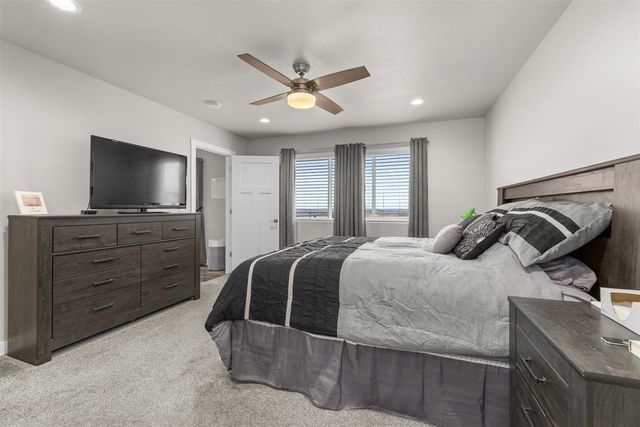 3517 GRAYSON DR, Burlington, ND 58722