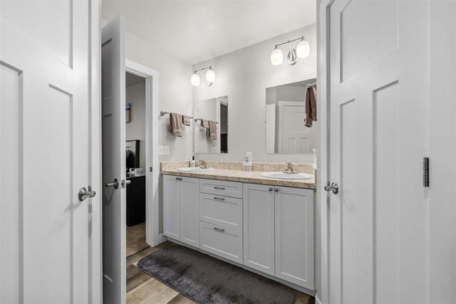 3517 GRAYSON DR, Burlington, ND 58722