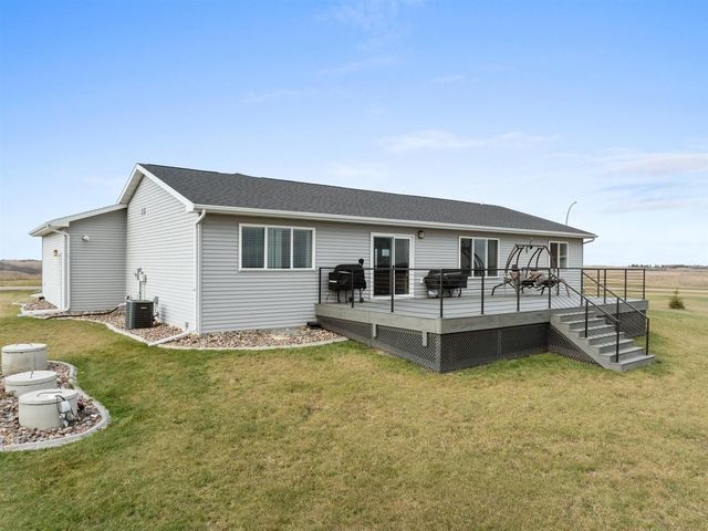 3517 GRAYSON DR, Burlington, ND 58722