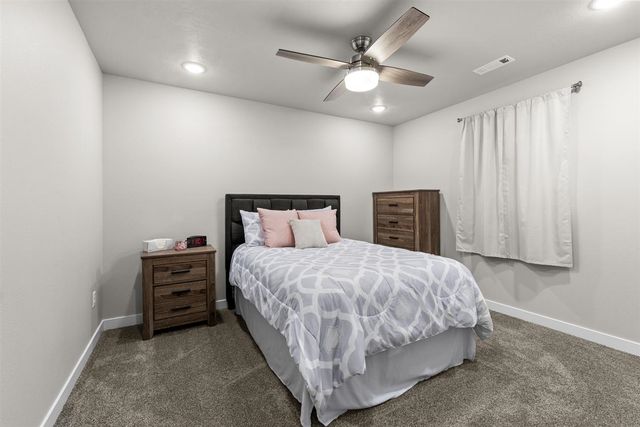 3517 GRAYSON DR, Burlington, ND 58722