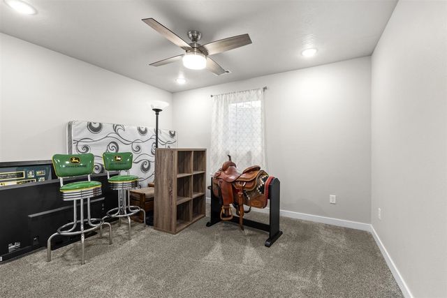 3517 GRAYSON DR, Burlington, ND 58722