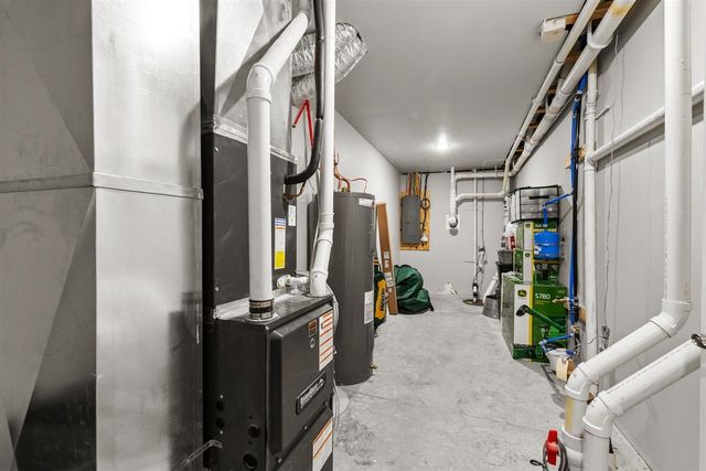 3517 GRAYSON DR, Burlington, ND 58722