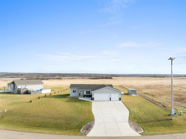 3517 GRAYSON DR, Burlington, ND 58722