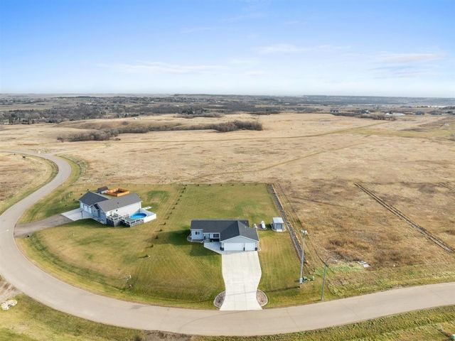 3517 GRAYSON DR, Burlington, ND 58722