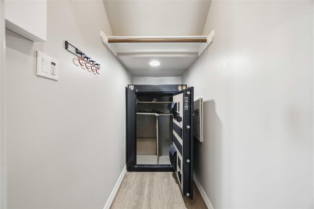 1930 Old River Road, Montgomery, TX 77356