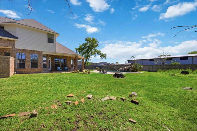 1930 Old River Road, Montgomery, TX 77356