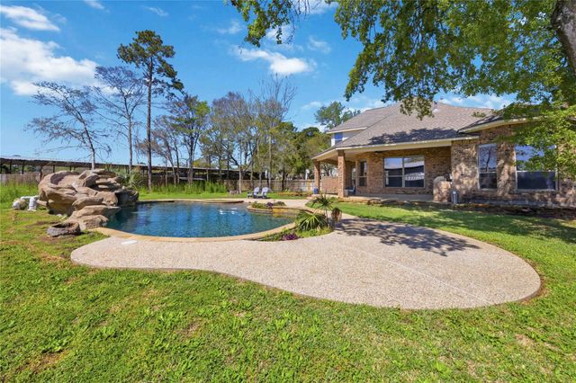 1930 Old River Road, Montgomery, TX 77356