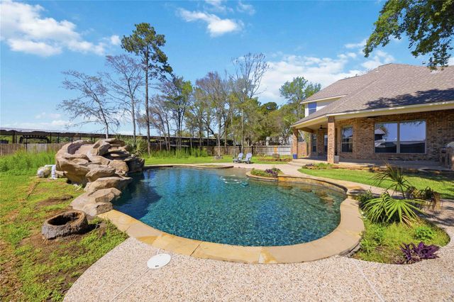 1930 Old River Road, Montgomery, TX 77356