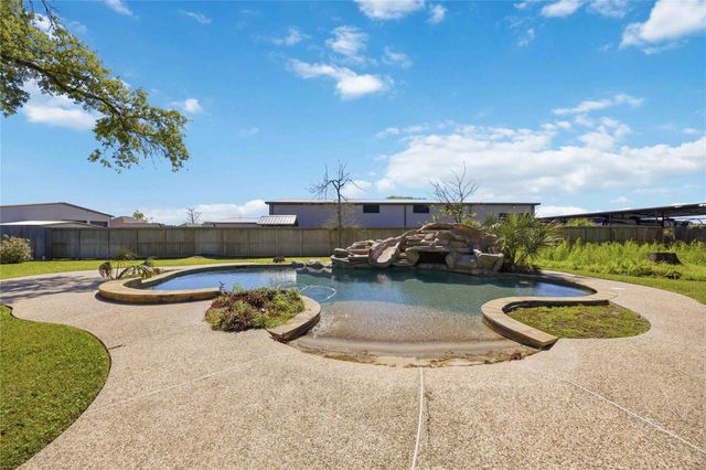 1930 Old River Road, Montgomery, TX 77356