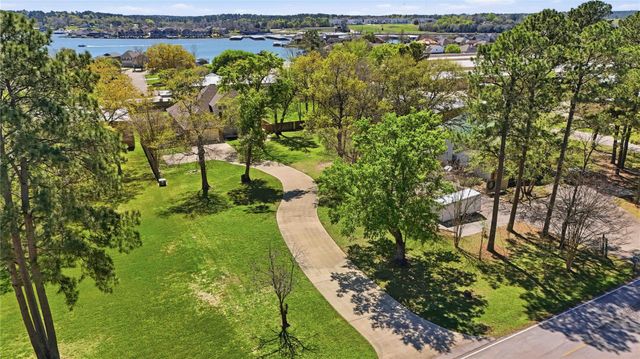 1930 Old River Road, Montgomery, TX 77356