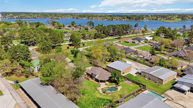 1930 Old River Road, Montgomery, TX 77356