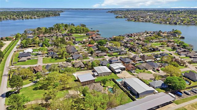 1930 Old River Road, Montgomery, TX 77356