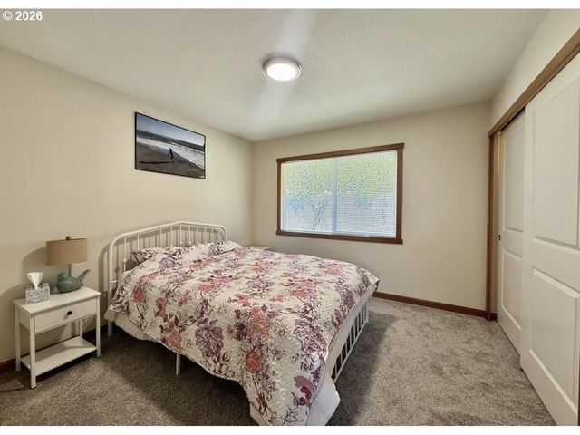 1614 5th St, Tillamook, OR 97141