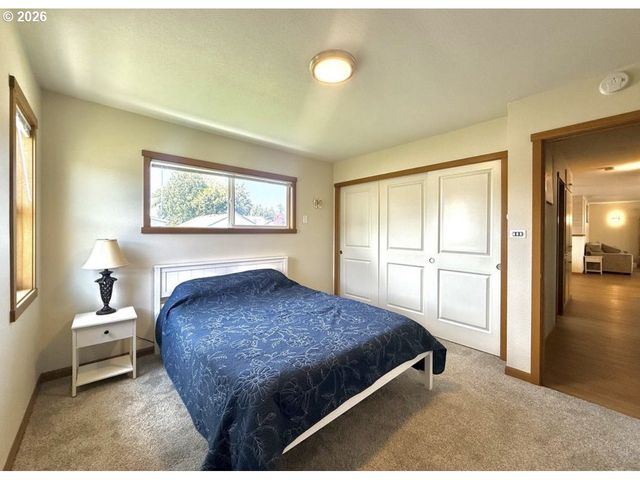 1614 5th St, Tillamook, OR 97141