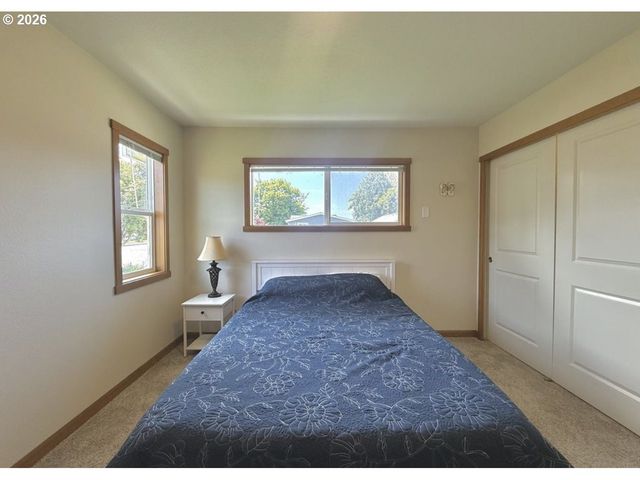 1614 5th St, Tillamook, OR 97141