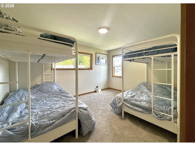 1614 5th St, Tillamook, OR 97141