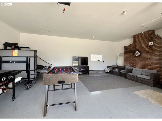 1614 5th St, Tillamook, OR 97141