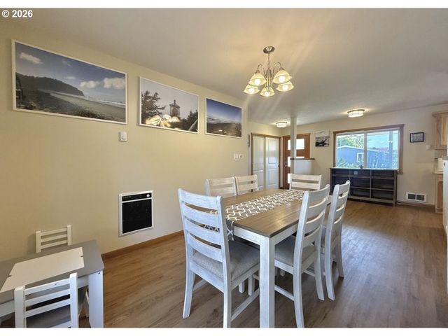 1614 5th St, Tillamook, OR 97141